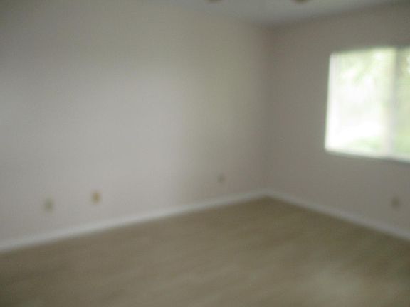 5th image of 231 SE Village Dr