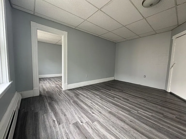 197 S Leonard St #11 — Photo 6