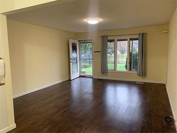 3rd image of 429 Sussex Dr