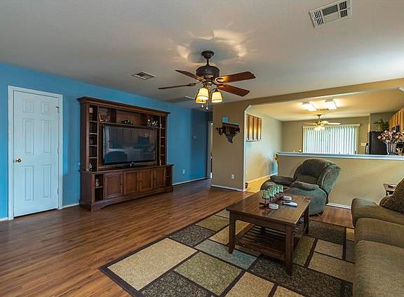 4th image of 204 Pearl Lake Dr