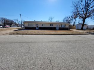 612 Tennyson Ave, Wood River, IL 62095