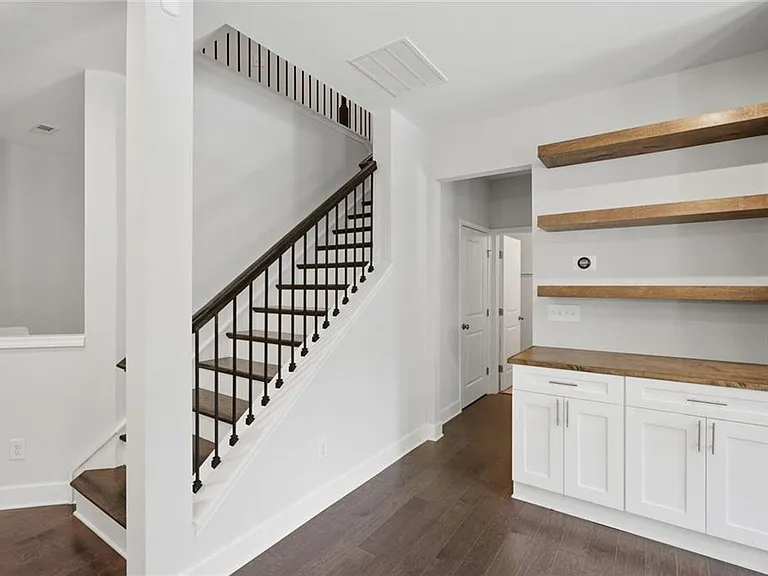 6168 Collins Rd — Photo 14