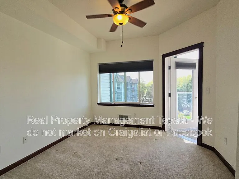 259 W Bakerview Rd #C401 — Photo 8