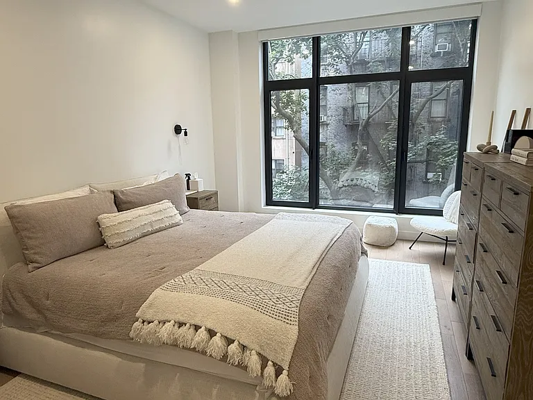 249 E 50th St #5B — Photo 4