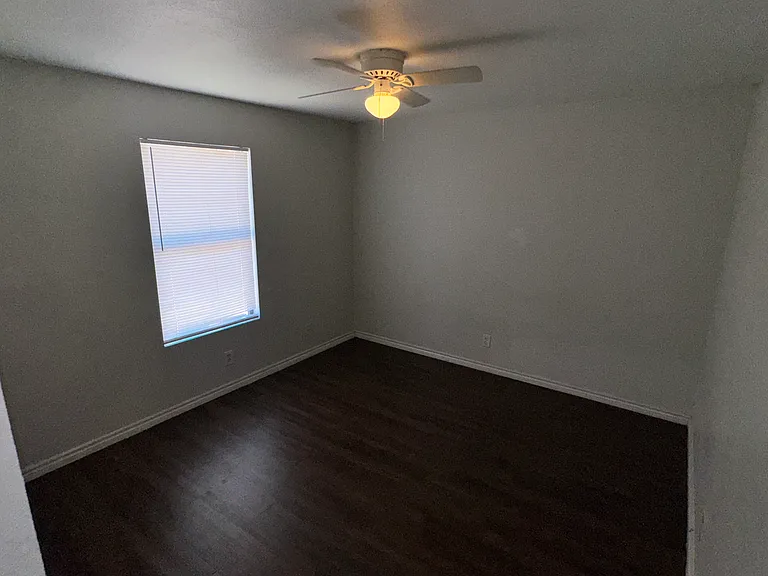 830 W Hutchins Pl #6 — Photo 7