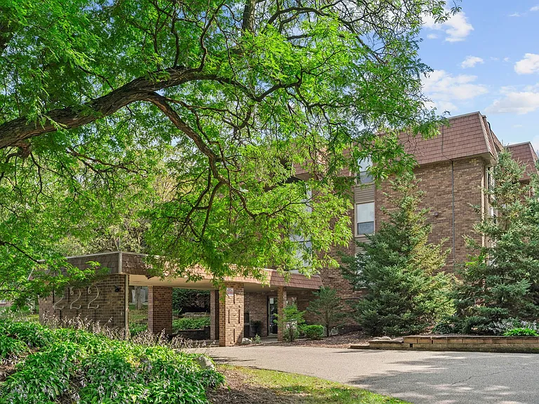 Cedarwood West Apartments | 2-Bedroom Apartments — Photo 35
