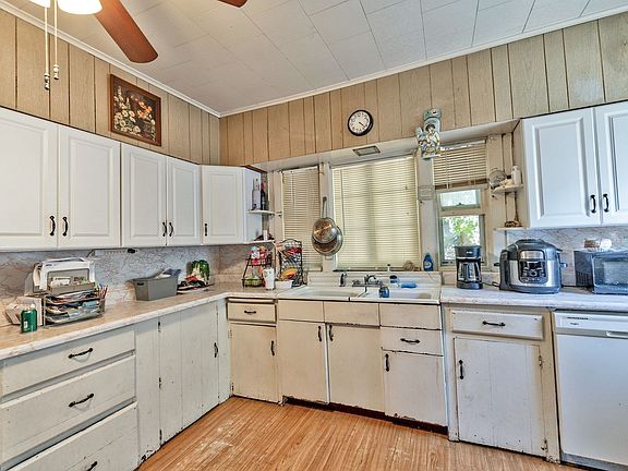 5th image of 99 Hart St