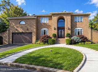 34 Fayann Ln, Staten Island, NY 10307