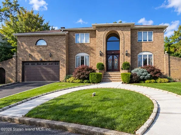 34 Fayann Ln, Staten Island, NY 10307
