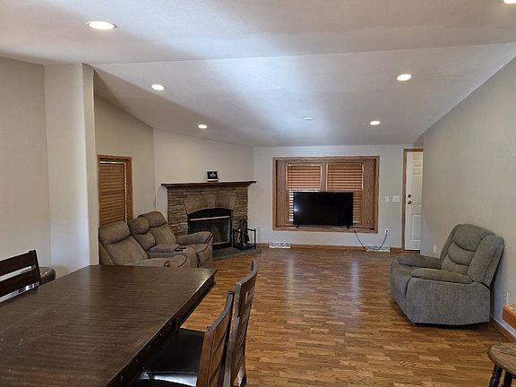 5th image of 128 Lake Shore Dr