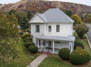 724 S 3rd St, Dayton, WA 99328