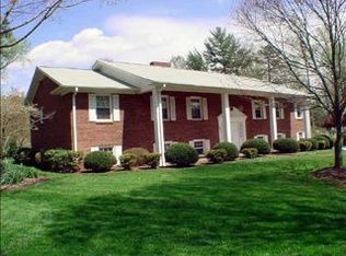 611 Ravenscar Ct, Winston Salem, NC 27104