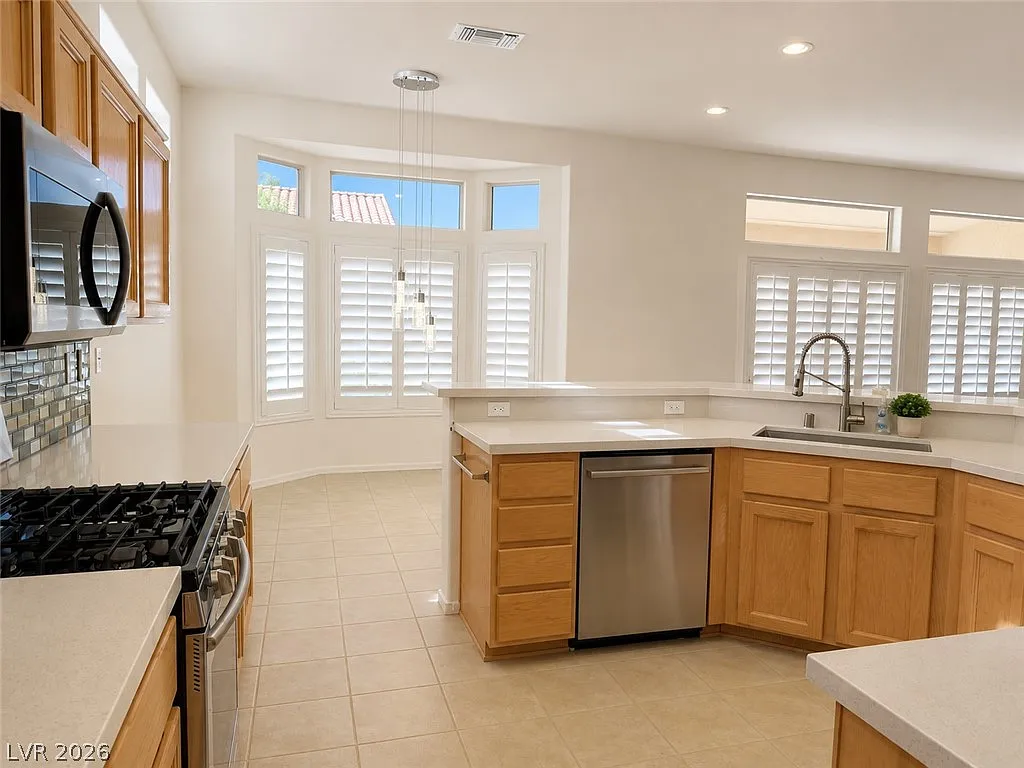 2 bed, 2.0 bath, 1519 sqft, $2,100 — Photo 4