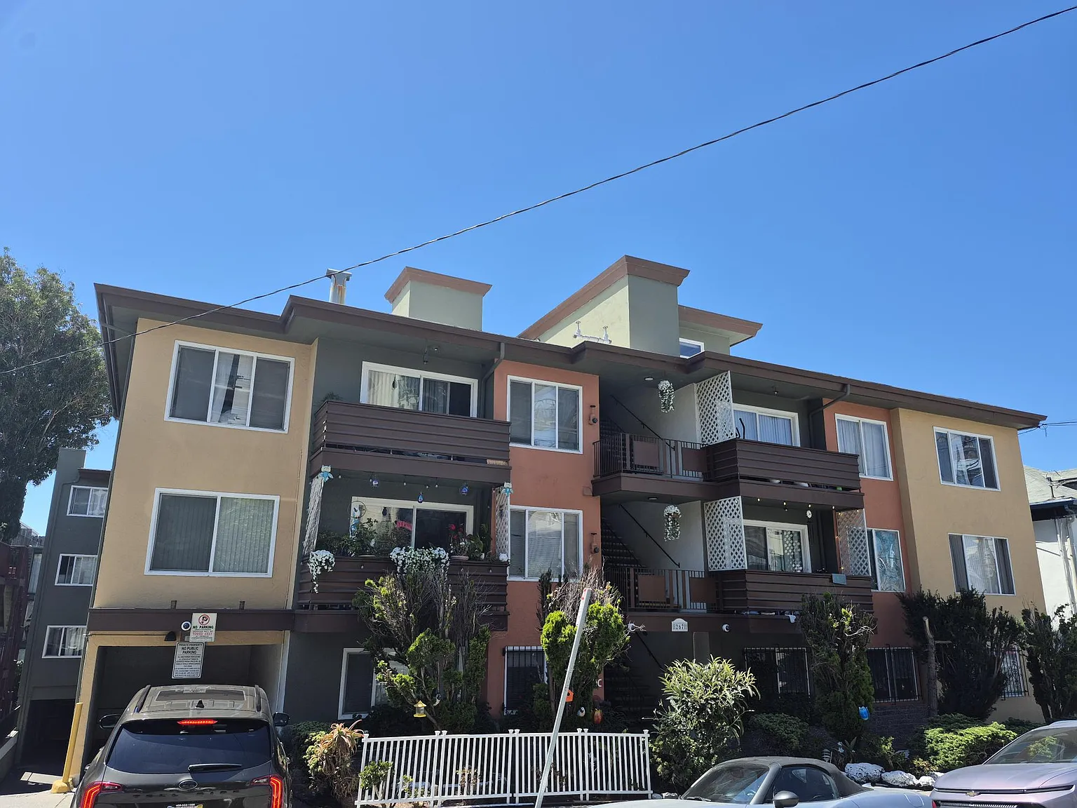 Lester Ave, Oakland — Photo 1