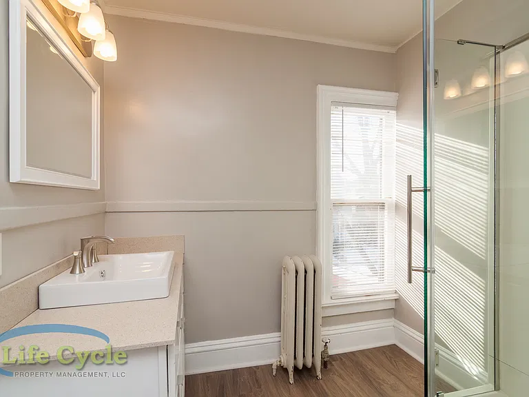 335 Washington St SE — Photo 7