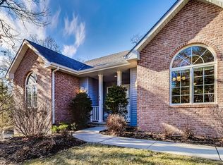 148 Mayflower Ln, Fontana, WI 53125