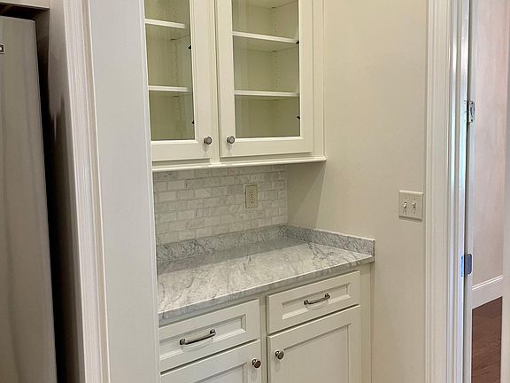 3rd image of 1007 Idyllwild Dr