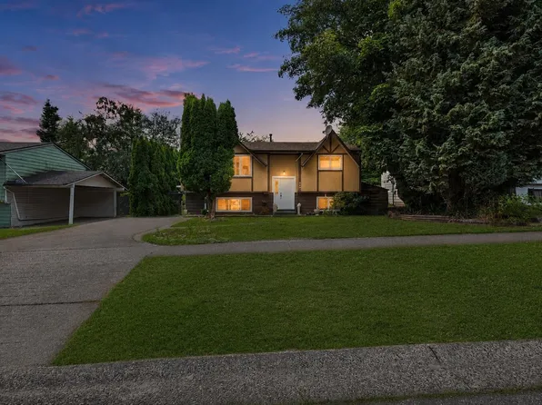 8647 August Dr, Surrey, BC V3S 5A4