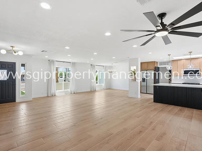 5040 E Columbine Dr — Photo 7