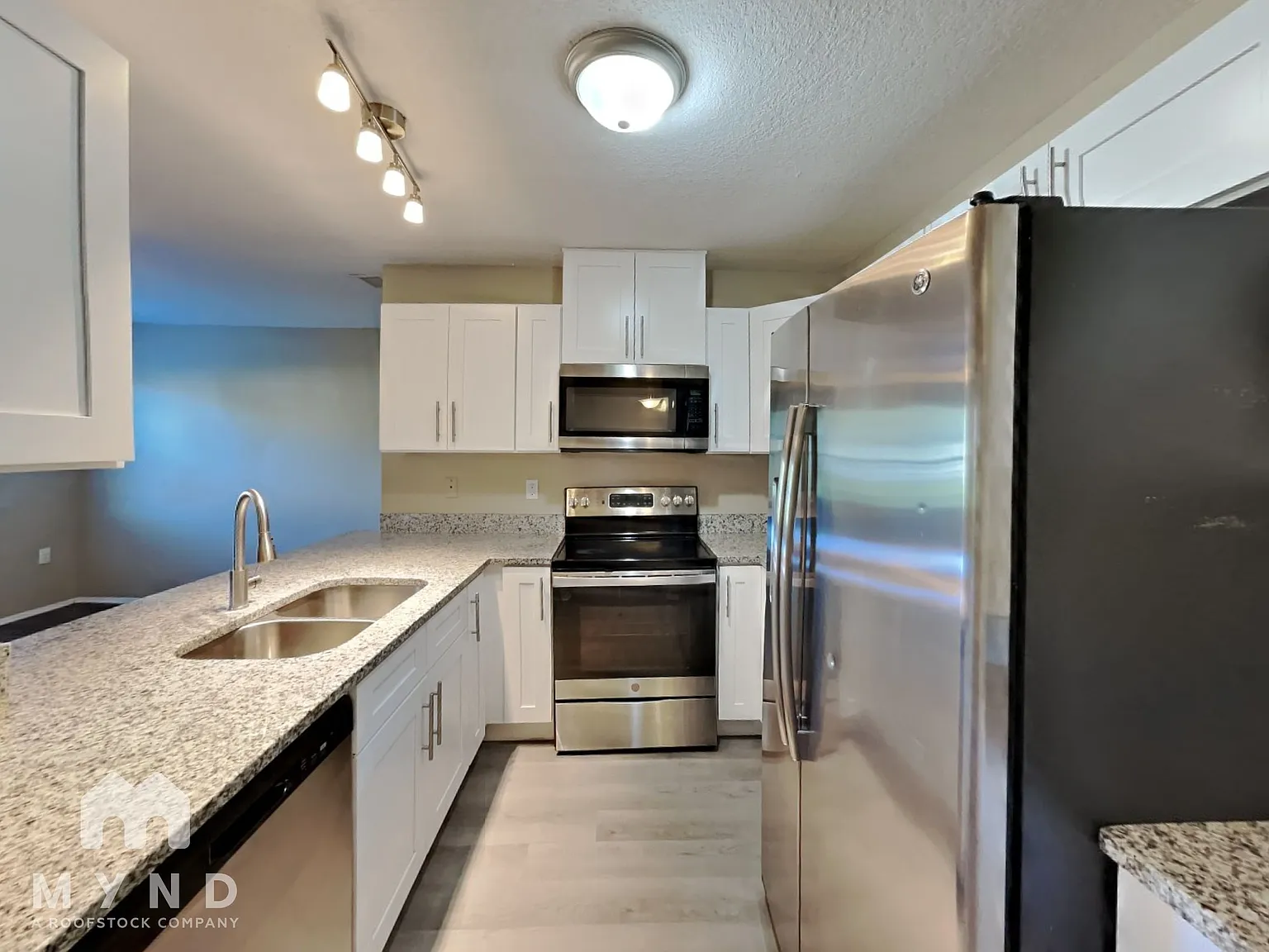 3 bed, 2.0 bath, 1450 sqft, $1,995 — Photo 2