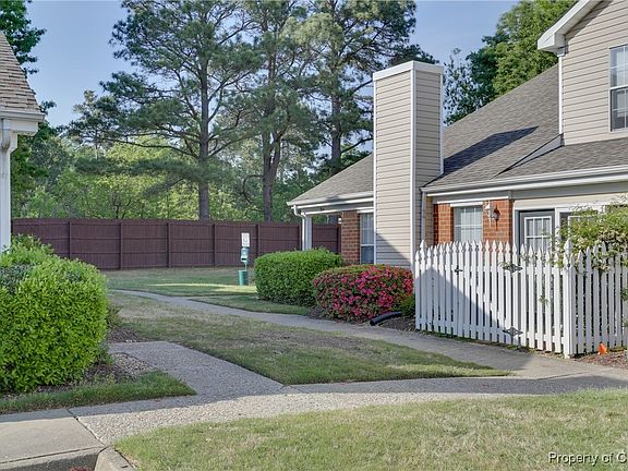 2nd image of 304 Westgate Cir