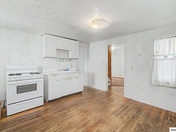 3rd image of 402 S Harrison St