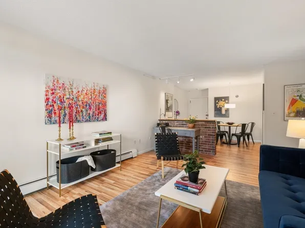 164 Galen St APT 45, Watertown, MA 02472