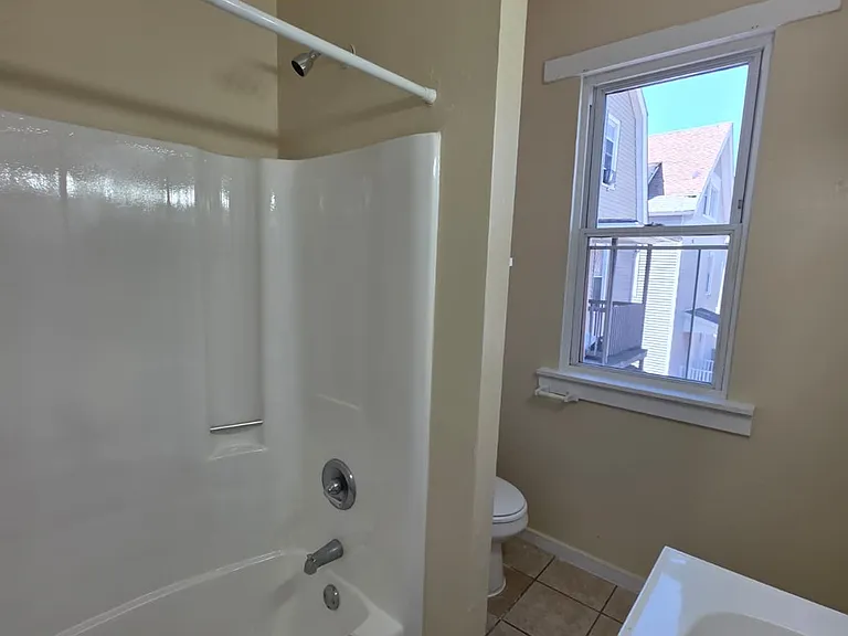 33 Dickerman St #4A — Photo 11