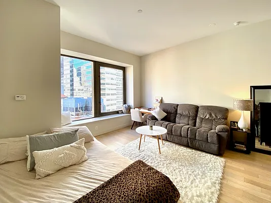 Rented by VESNA REALTY | media 4