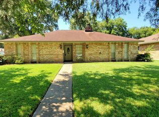 8618 Leamont Dr, Houston, TX 77099