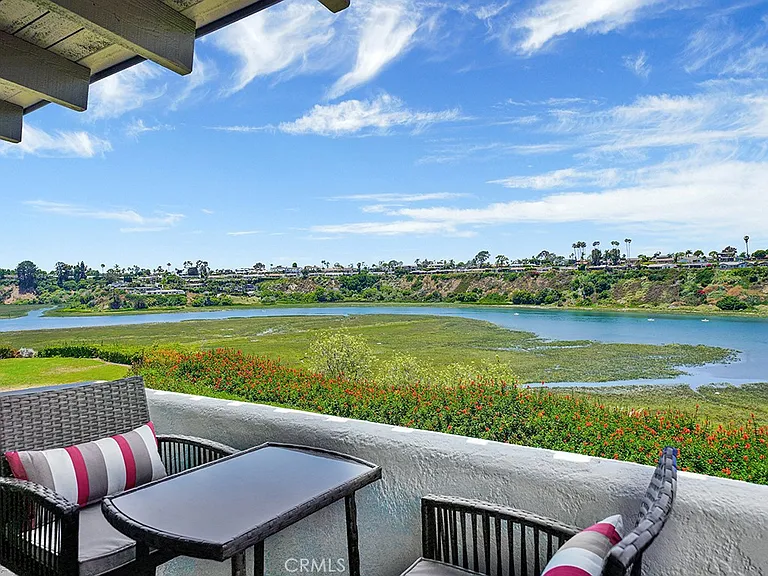 305 Avenida Cerritos — Photo 2