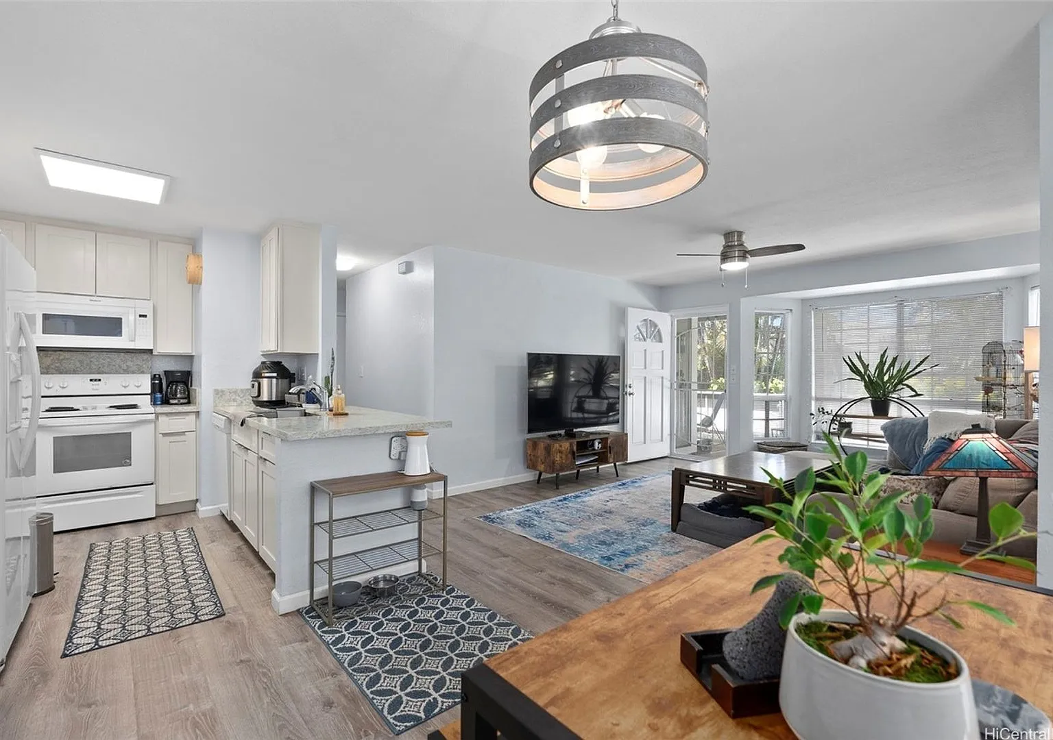 Spacious Ground Floor Corner Unit 2 Bed, 2 Bath, 2 Parking Spots, Washer/Dryer/Dishwasher In Unit... — Photo 2