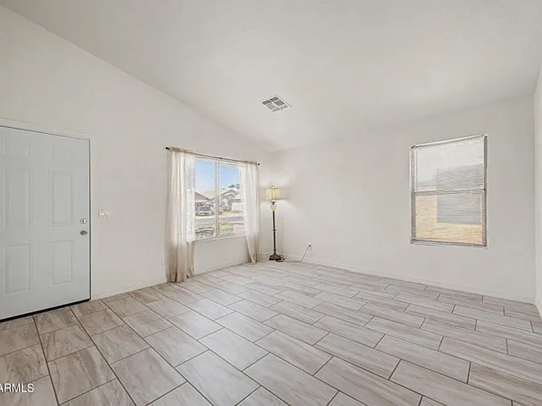 8563 W Mission Ln — Photo 3