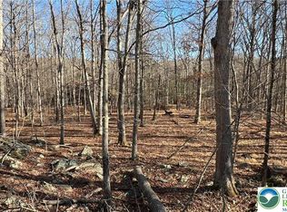 282 Saunders Dr, Bushkill, PA 18324