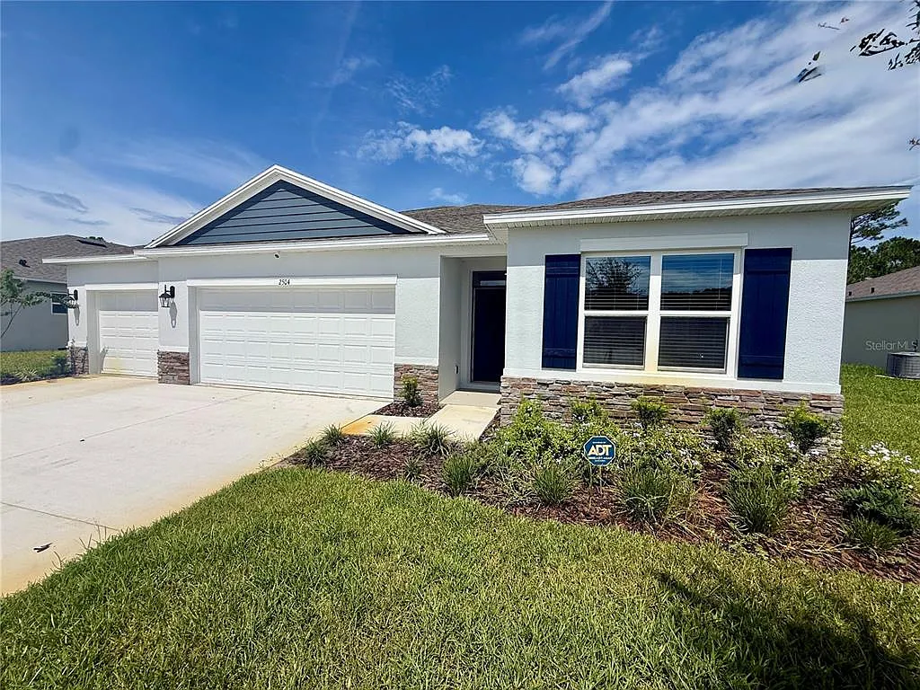 4 bed, 3.0 bath, 2336 sqft, $2,950 — Photo 3