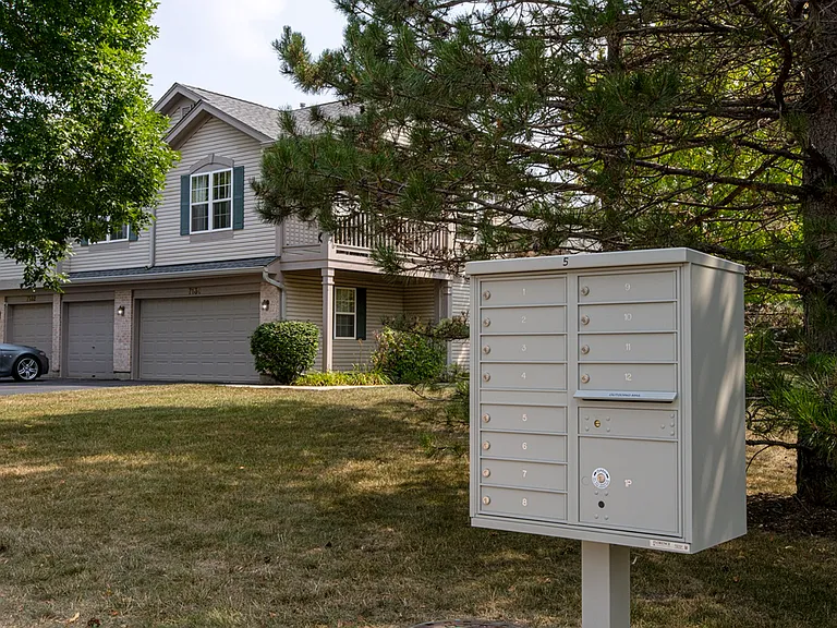 7134 S Stratton Ln — Photo 4
