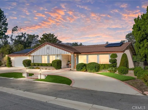 28370 Coachman Ln, Highland, CA 92346