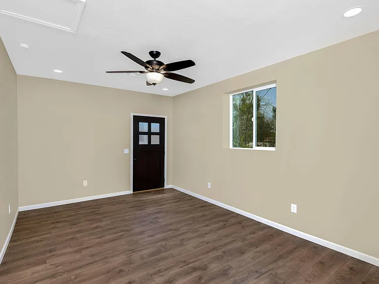 2217 E Silver St — Photo 15