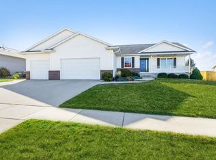 608 Deer Ridge Dr, Atkins, IA 52206