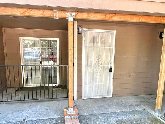 2nd image of 10211 N Lombard St APT 3
