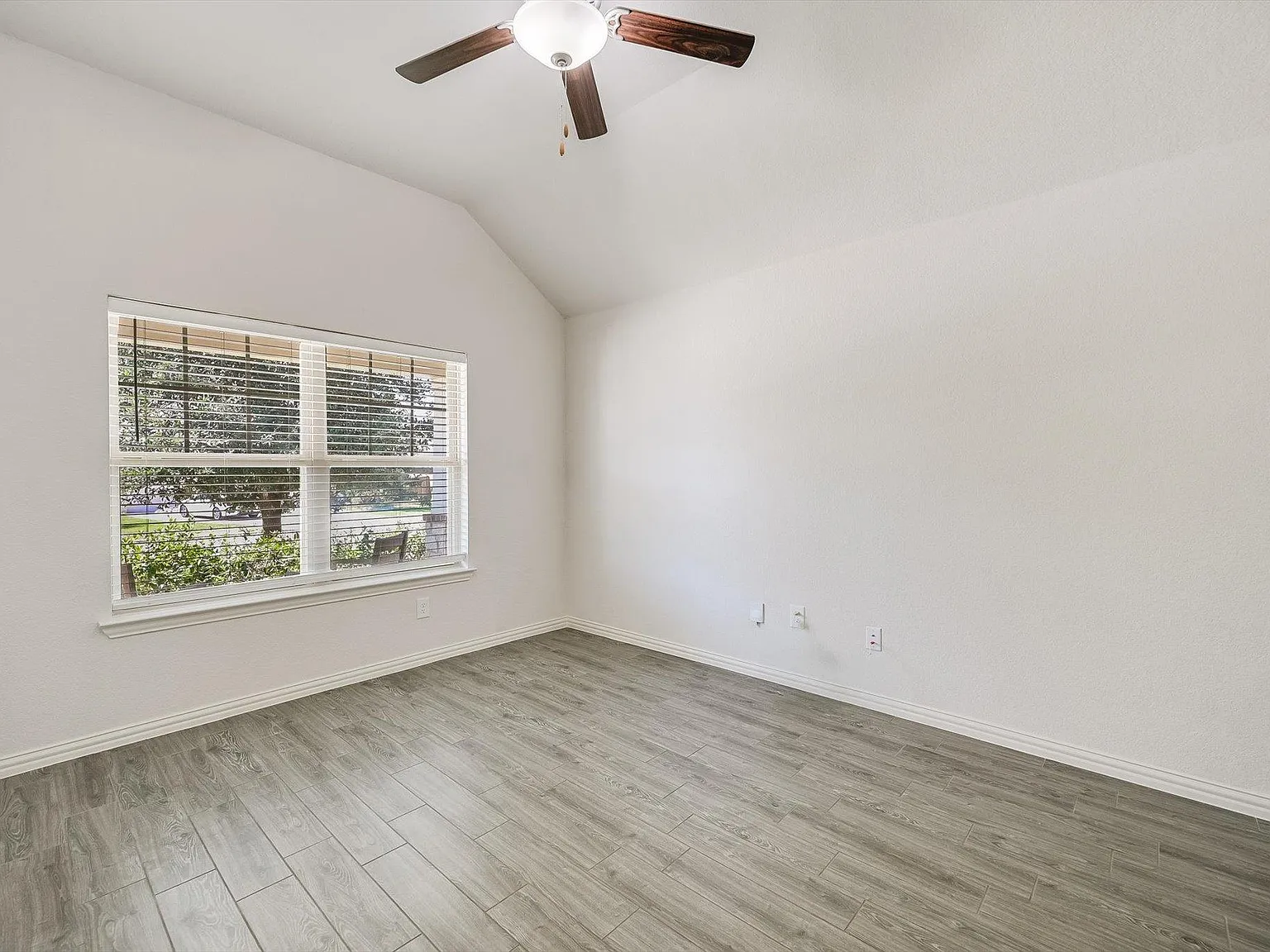 3 bed, 2.5 bath, 2232 sqft, $2,800 — Photo 2