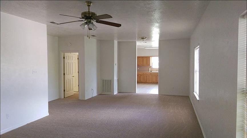 Unit actually has tile floor in LR