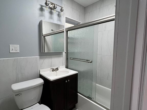 4th image of 1860 Woodbridge Ave