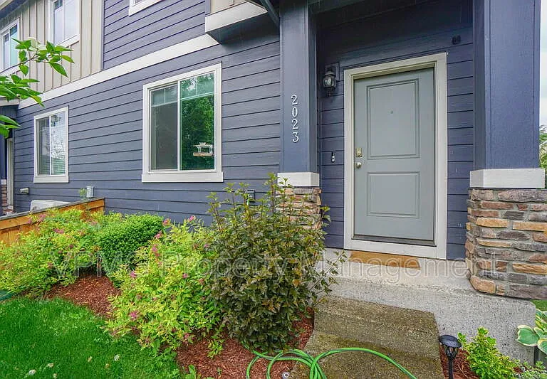 2023 NE Four Seasons Ln — Photo 3