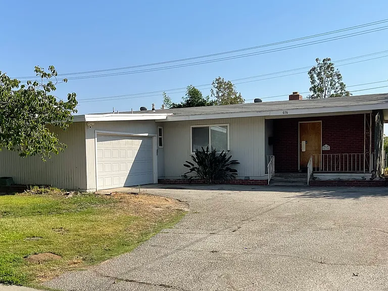 676 Highlander Dr — Photo 1