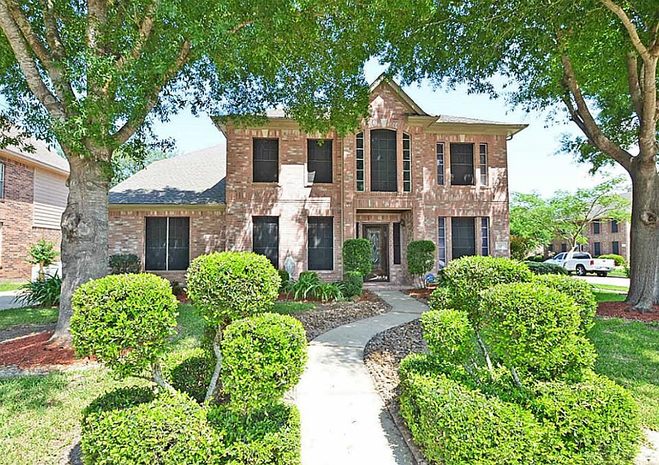 Welcome to your new home in this prestigious, sought after neighborhood!!!