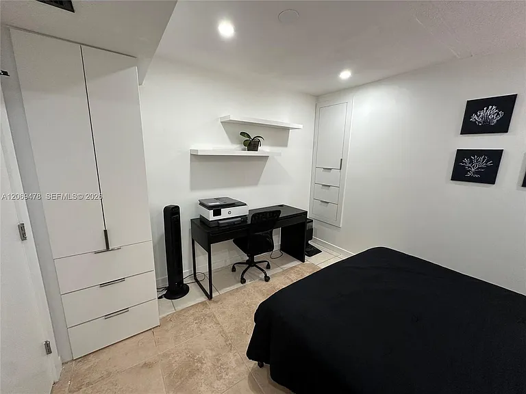 6039 Collins Ave #310 — Photo 16