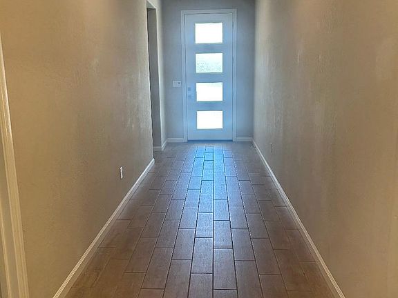 4th image of 428 Cathedral Ct S