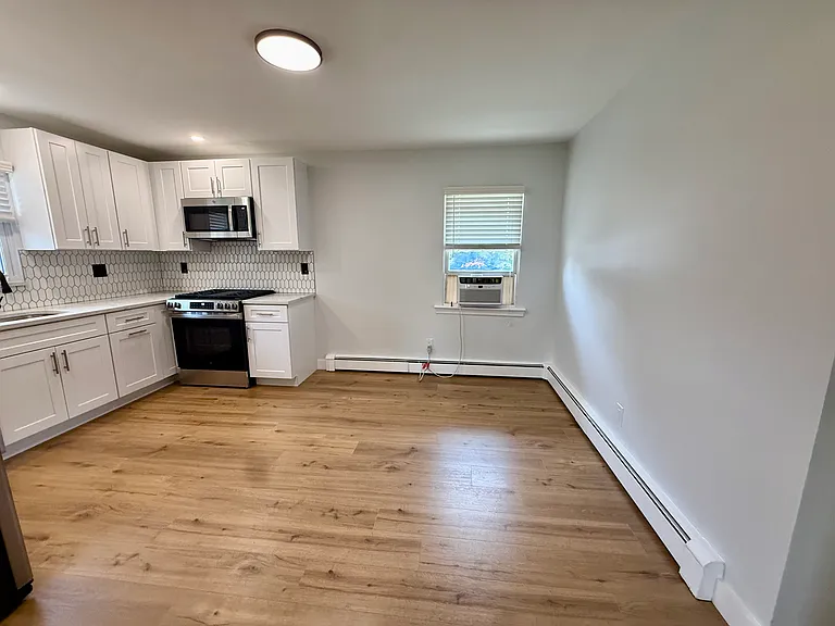38 Cottage Pl #2 — Photo 6