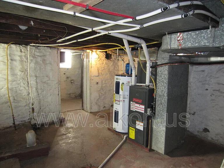 4315 Bristol St — Photo 20